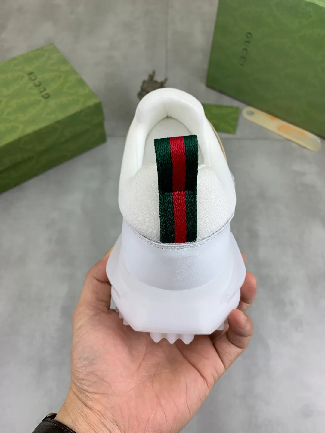 Men's shoes 💰P460💰[New style]🆘 Gucci [GUCCI] classic fashion high-top men's shoes, synchronized with counters, exquisite workmanship, exquisite color matching, the upper is made of original soft double G calfskin Gucci webbing ➕ first-layer pigskin lining ➕ pigskin feet The lasts made according to the original version are quite attractive both on the foot and in the placement. There is no need to comment on the good ones. They are absolutely versatile. Number of sizes: 38-44, 3️⃣colors🉑️ to choose from.